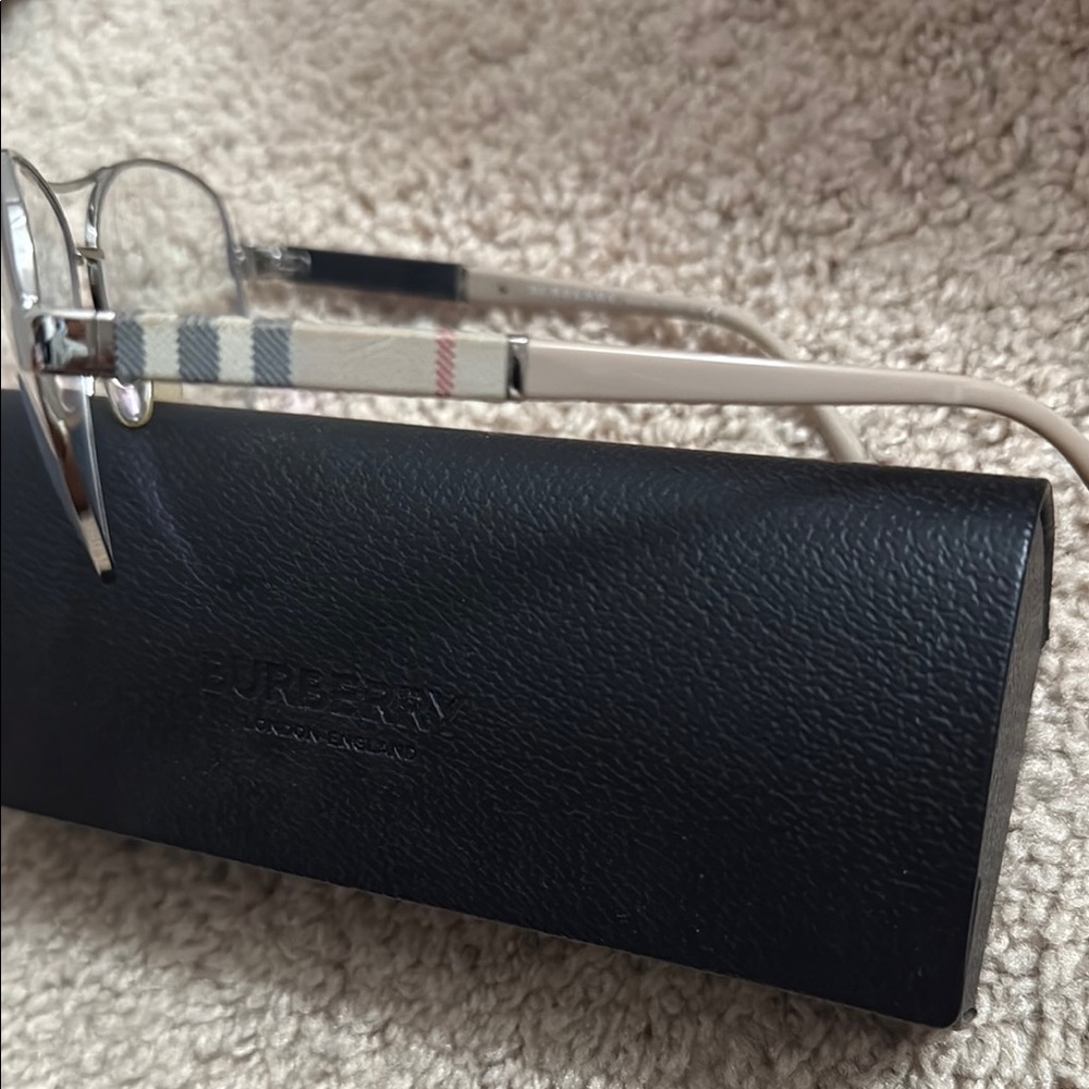 Burberry eyeglasses - Picture 3 of 10